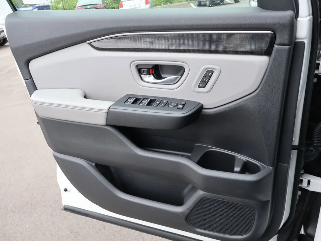 2025 Honda Pilot Elite - Photo 32