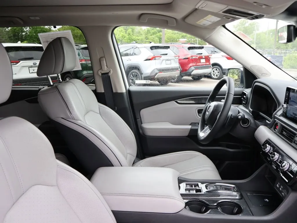 2025 Honda Pilot Elite - Photo 8
