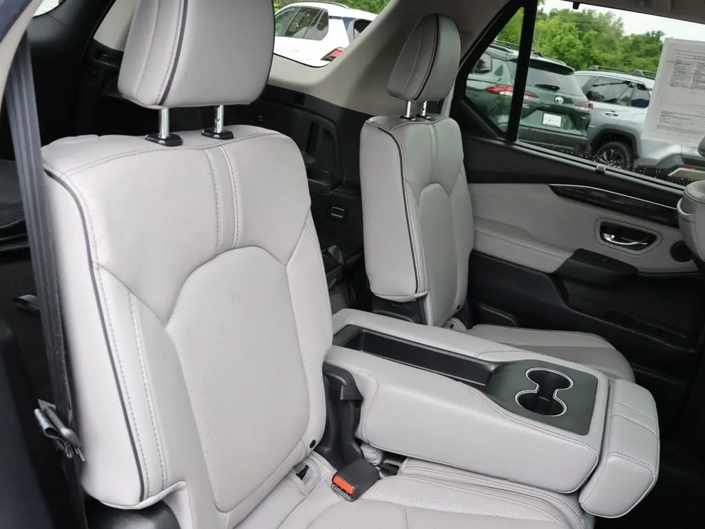 2025 Honda Pilot Elite - Photo 12