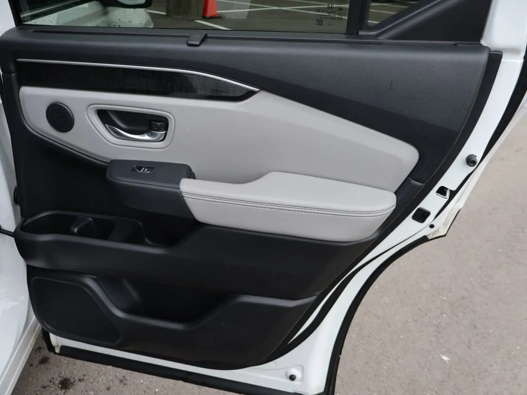 2025 Honda Pilot Elite - Photo 14