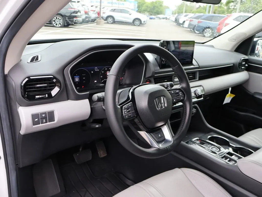 2025 Honda Pilot Elite - Photo 17
