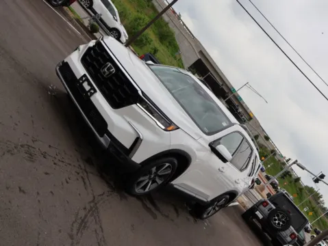 Another view of 2025 Honda Pilot Elite for sale in Kansas City, MO at Jay Wolfe Honda