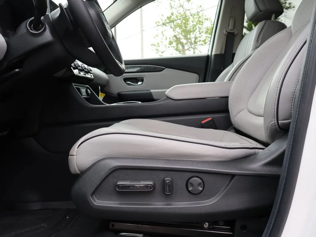 2025 Honda Pilot Elite - Photo 33
