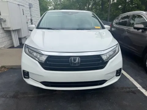 Photos of 2024 Honda Odyssey Touring for sale in Kansas City, MO at Jay Wolfe Honda