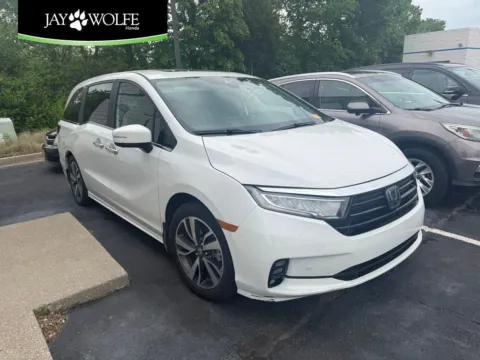 White 2024 Honda Odyssey Touring for sale in Kansas City, MO