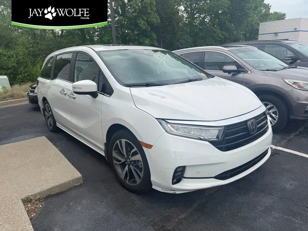 White 2024 Honda Odyssey Touring for sale in Kansas City, MO