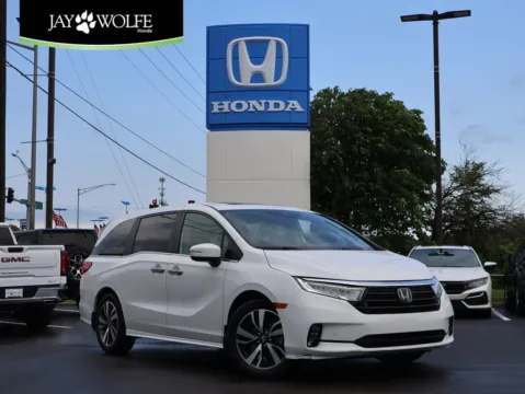 White 2024 Honda Odyssey Touring for sale in Kansas City, MO