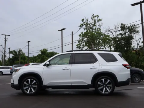 More photos of 2023 Honda Pilot Touring at Jay Wolfe Honda, MO