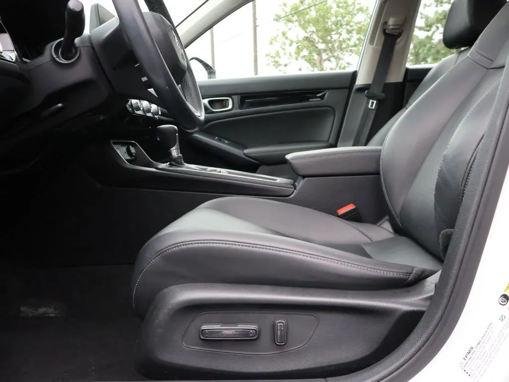 2024 Honda Civic Hatchback EX-L - Photo 30