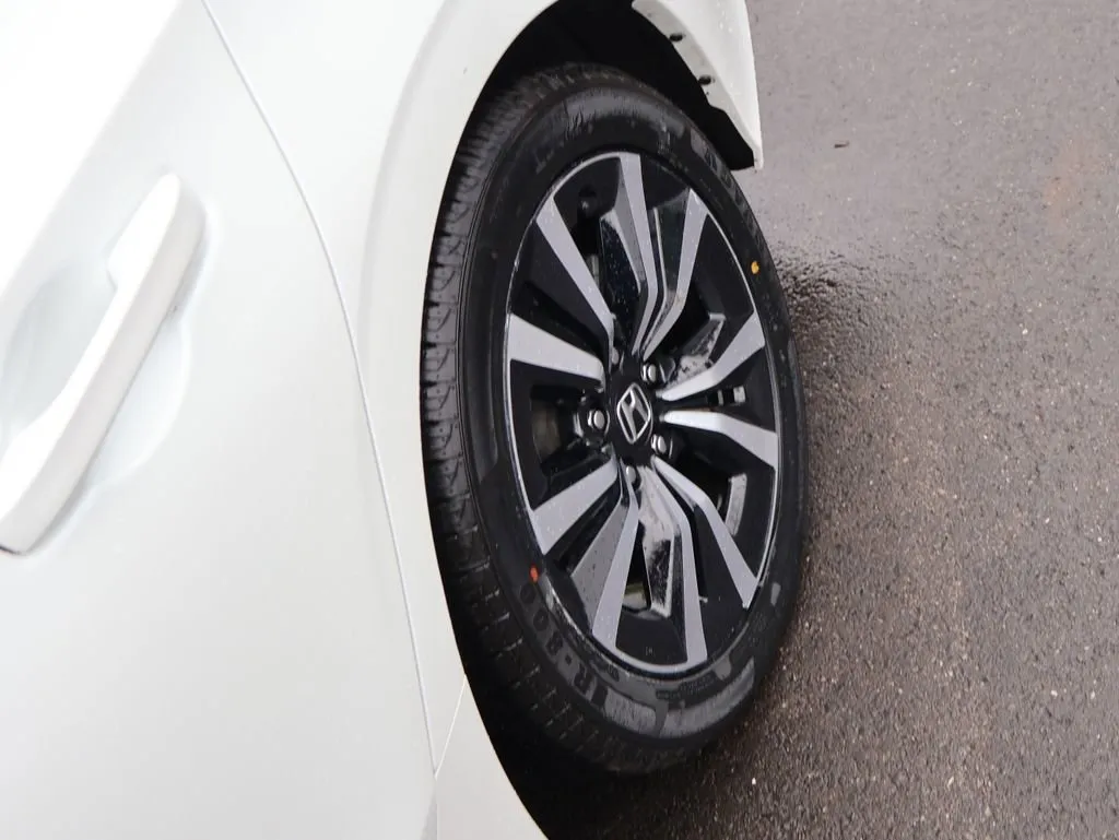 2024 Honda Civic Hatchback EX-L - Photo 32
