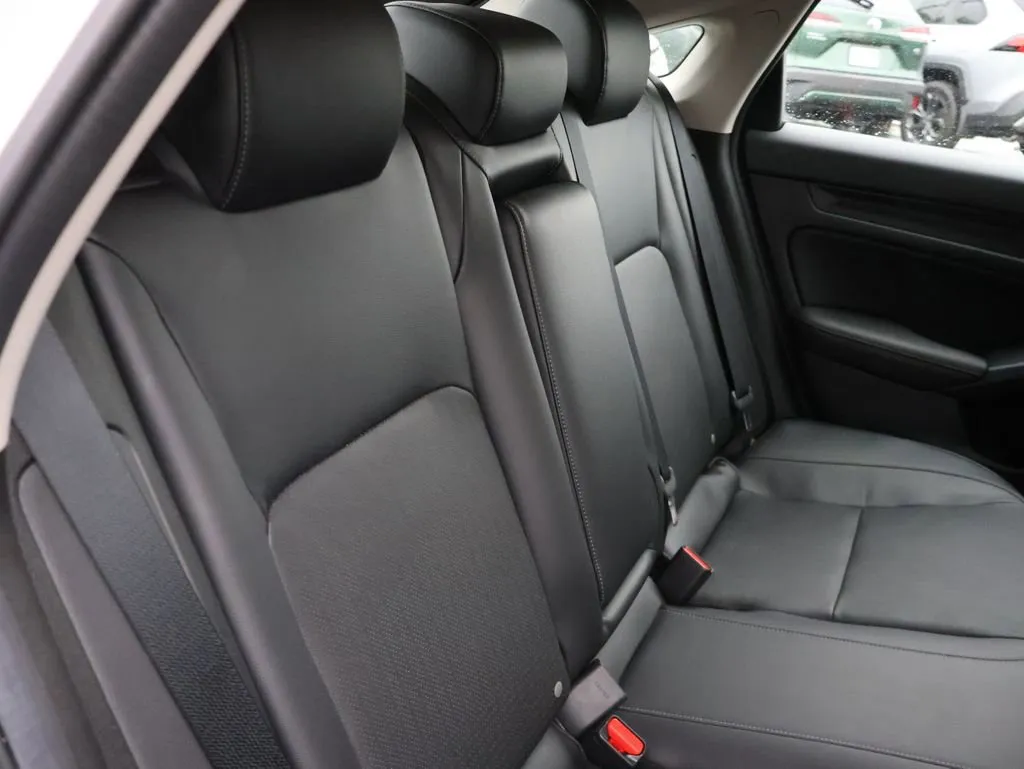 2024 Honda Civic Hatchback EX-L - Photo 12