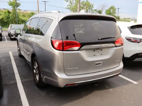 More photos of 2018 Chrysler Pacifica Limited at Jay Wolfe Honda, MO