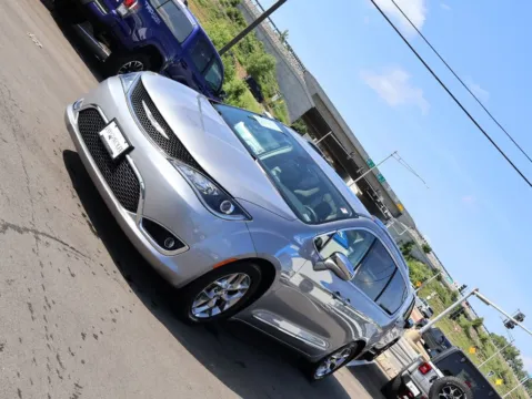 Another view of 2018 Chrysler Pacifica Limited for sale in Kansas City, MO at Jay Wolfe Honda