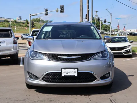 Photos of 2018 Chrysler Pacifica Limited for sale in Kansas City, MO at Jay Wolfe Honda