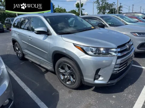Silver 2018 Toyota Highlander Limited Platinum for sale in Kansas City, MO