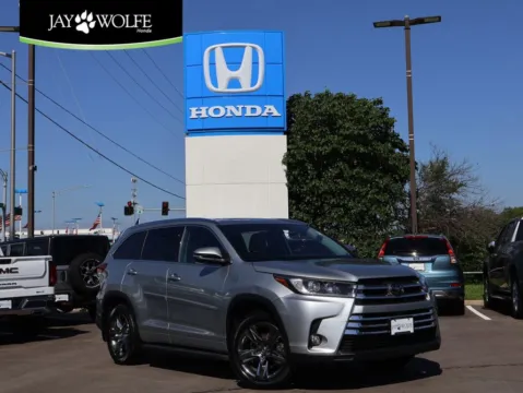 Silver 2018 Toyota Highlander Limited Platinum for sale in Kansas City, MO