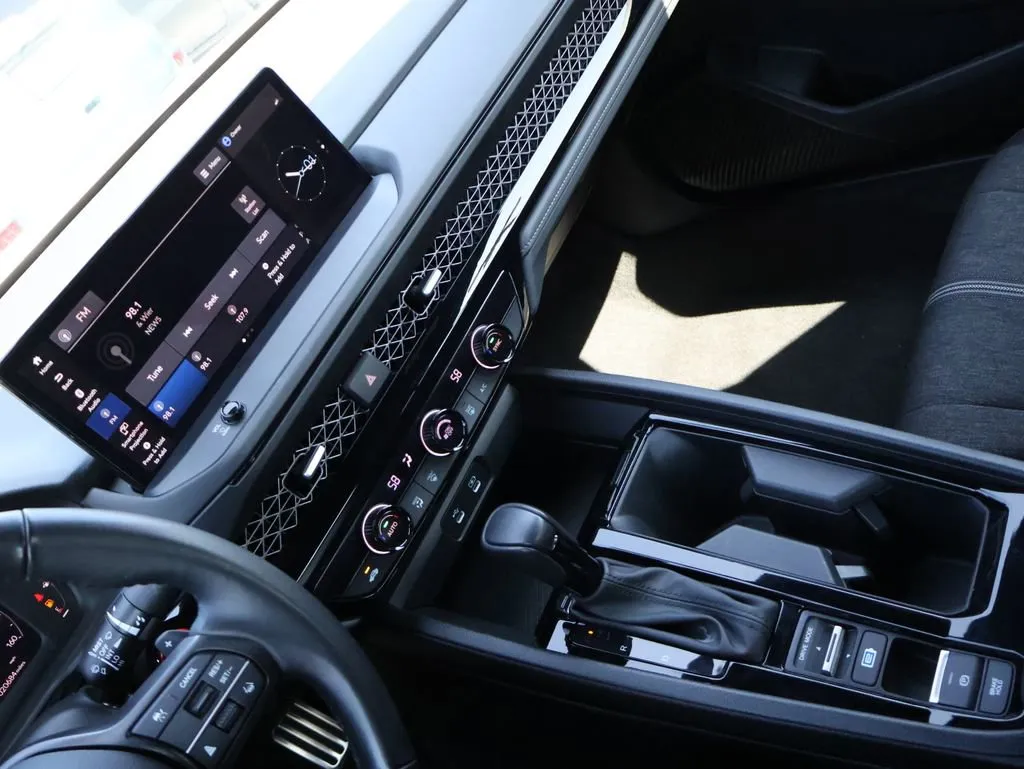 2023 Honda Accord Hybrid Sport - Photo 18