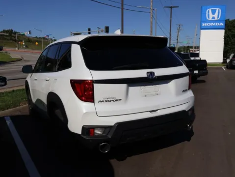 More photos of 2022 Honda Passport EX-L at Jay Wolfe Honda, MO