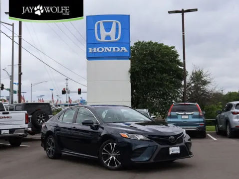 Green 2020 Toyota Camry SE for sale in Kansas City, MO