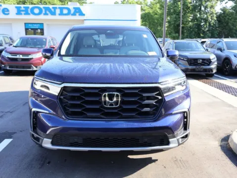Photos of 2025 Honda Pilot EX-L for sale in Kansas City, MO at Jay Wolfe Honda