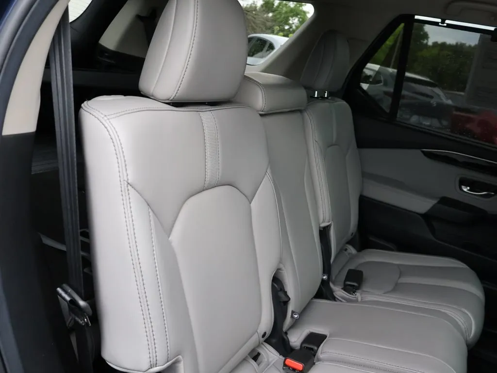 2025 Honda Pilot EX-L - Photo 12