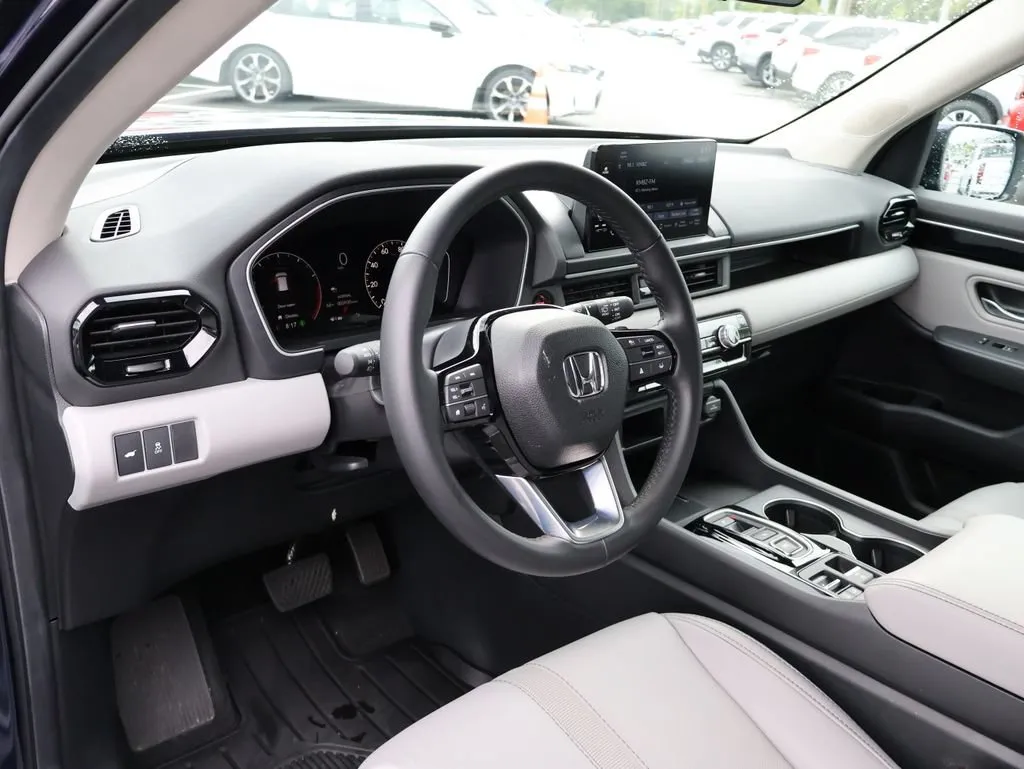 2025 Honda Pilot EX-L - Photo 17