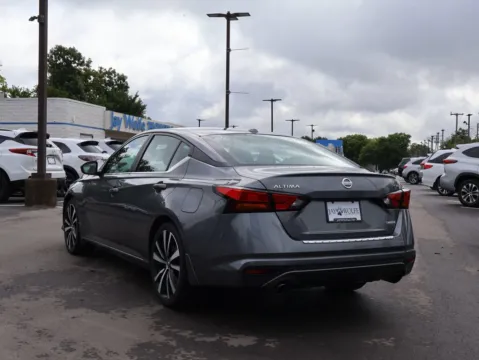 More photos of 2021 Nissan Altima 2.0 SR at Jay Wolfe Honda, MO