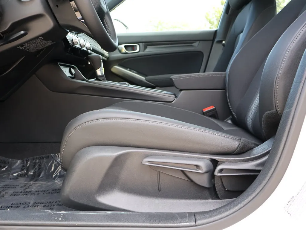 2026 Honda Civic Hatchback Sport - Photo 23
