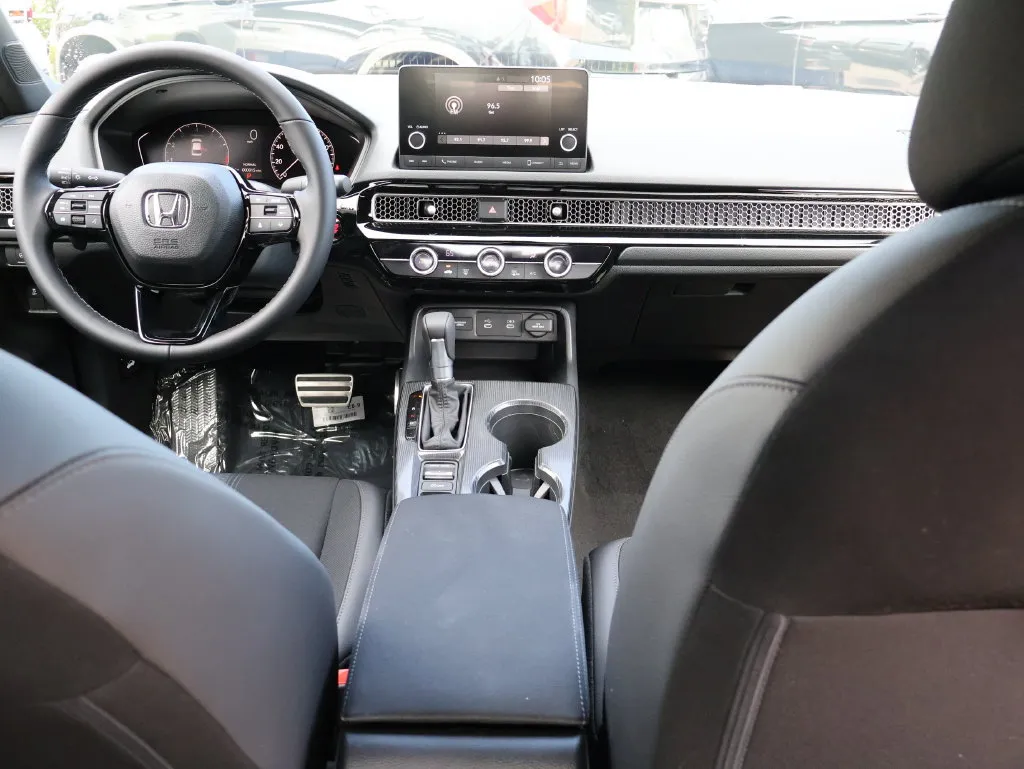2026 Honda Civic Hatchback Sport - Photo 11