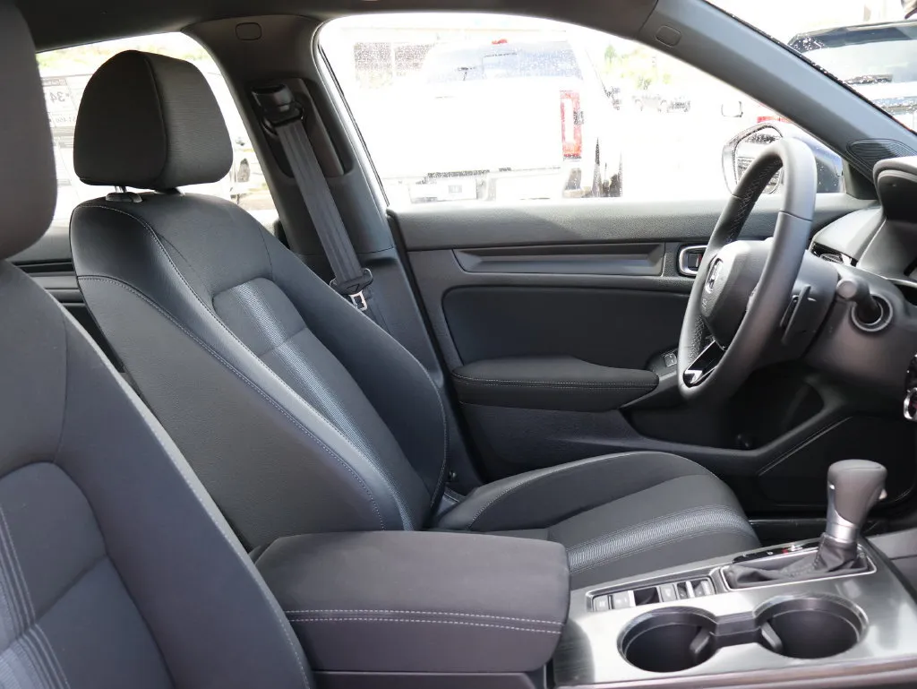 2026 Honda Civic Hatchback Sport - Photo 8