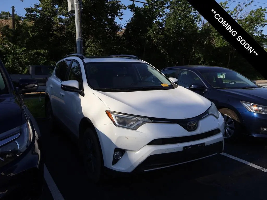 White 2018 Toyota RAV4 XLE for sale in Kansas City, MO