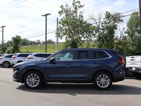 More photos of 2023 Honda CR-V EX-L at Jay Wolfe Honda, MO
