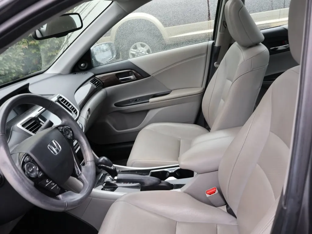 2017 Honda Accord EX-L - Photo 11