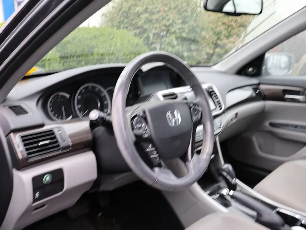 2017 Honda Accord EX-L - Photo 9