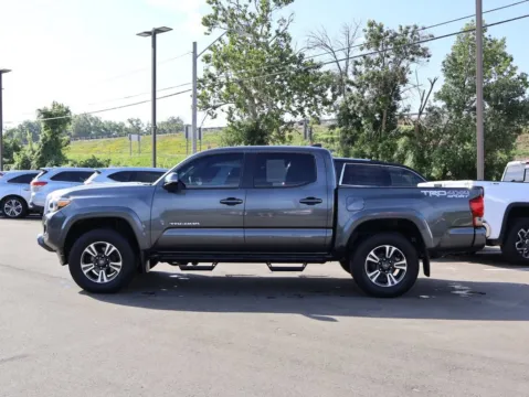 More photos of 2016 Toyota Tacoma TRD Sport at Jay Wolfe Honda, MO
