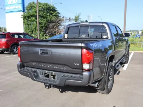 More photos of 2016 Toyota Tacoma TRD Sport at Jay Wolfe Honda, MO