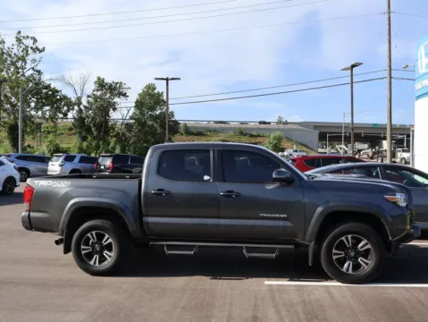 More photos of 2016 Toyota Tacoma TRD Sport at Jay Wolfe Honda, MO