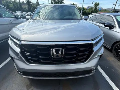 Photos of 2024 Honda Pilot Touring for sale in Kansas City, MO at Jay Wolfe Honda
