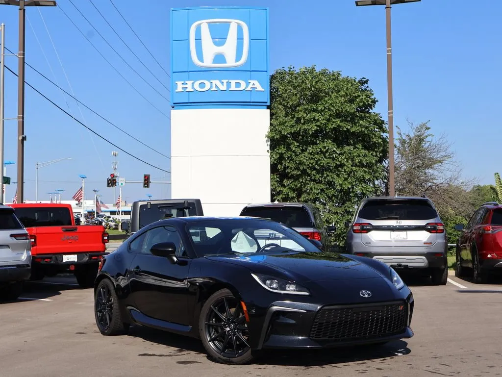 Used 2023 Toyota GR86 Premium with VIN JF1ZNBE10P9764562 for sale in Kansas City