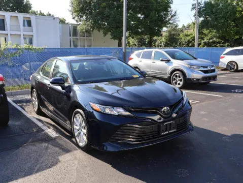 Green 2018 Toyota Camry LE for sale in Kansas City, MO