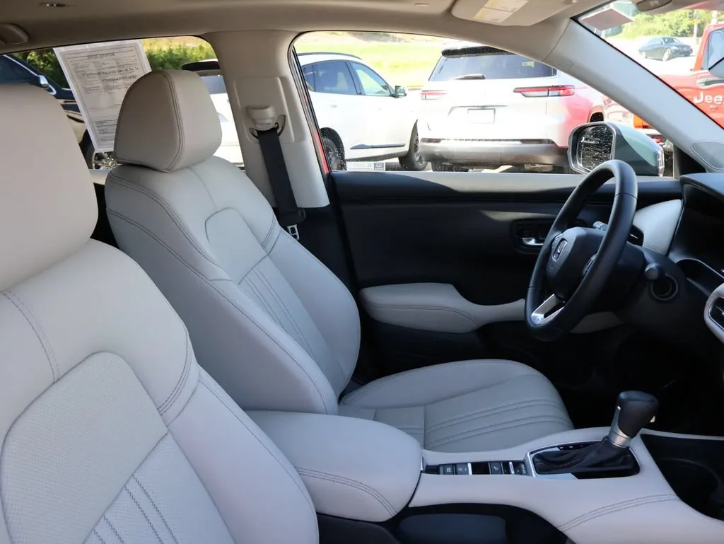 2026 Honda HR-V EX-L - Photo 8