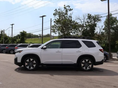 More photos of 2026 Honda Pilot Elite at Jay Wolfe Honda, MO