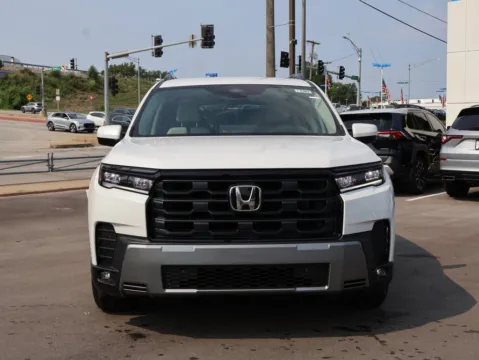 Photos of 2026 Honda Pilot EX-L for sale in Kansas City, MO at Jay Wolfe Honda