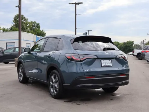 More photos of 2027 Honda HR-V LX at Jay Wolfe Honda, MO
