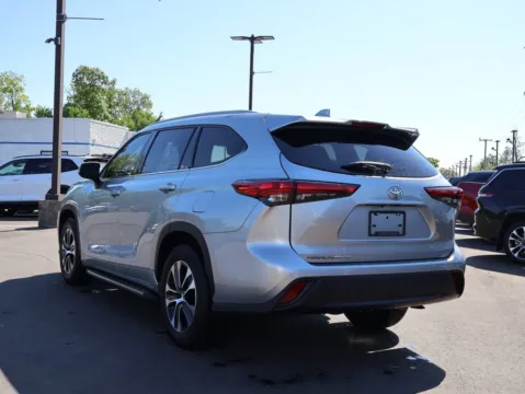 More photos of 2022 Toyota Highlander XLE at Jay Wolfe Honda, MO