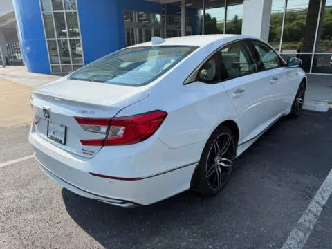 More photos of 2022 Honda Accord Hybrid Touring at Jay Wolfe Honda, MO