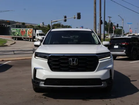 Photos of 2023 Honda Pilot EX-L 7 Passenger for sale in Kansas City, MO at Jay Wolfe Honda