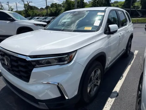Photos of 2023 Honda Pilot EX-L 7 Passenger for sale in Kansas City, MO at Jay Wolfe Honda