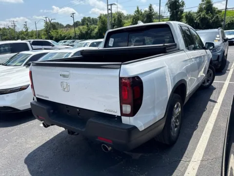 More photos of 2023 Honda Ridgeline RTL at Jay Wolfe Honda, MO