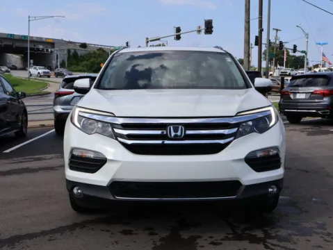 Photos of 2017 Honda Pilot Elite for sale in Kansas City, MO at Jay Wolfe Honda